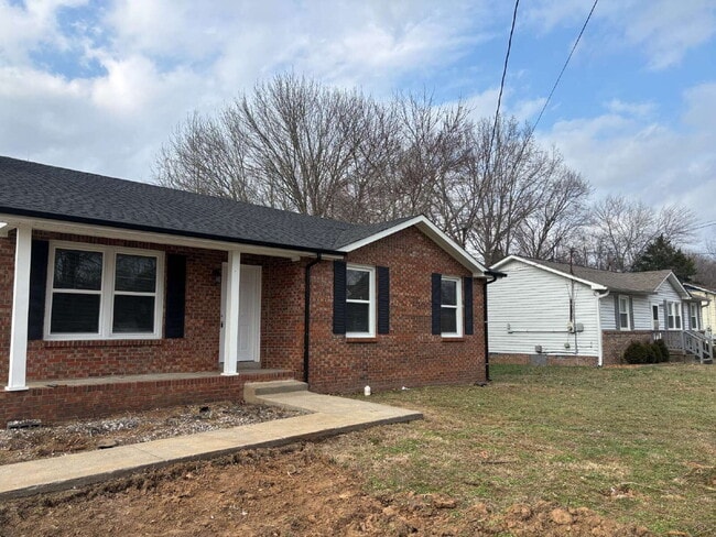 Building Photo - 392 Roselawn Dr