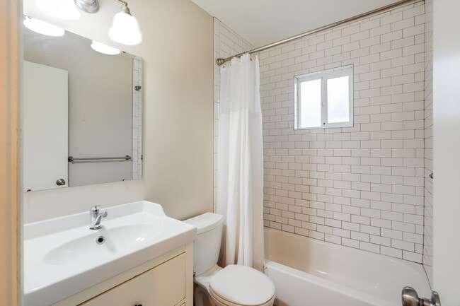 Building Photo - 4811 N Maryland Ave