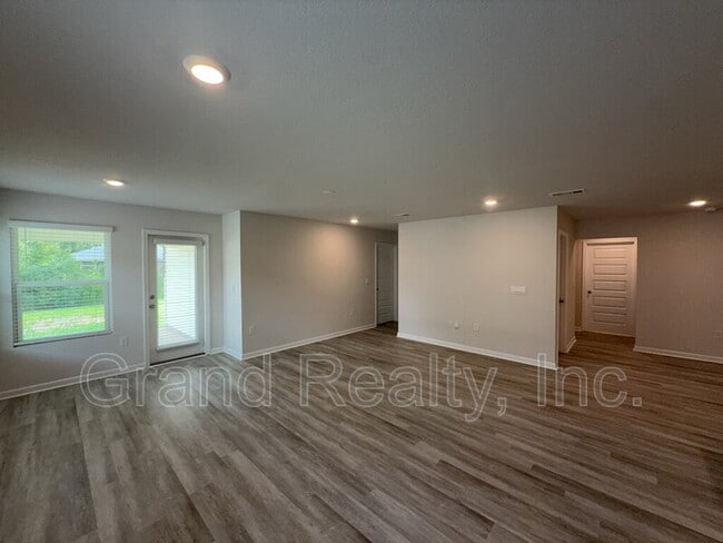 Building Photo - 4955 Red Cedar Rd