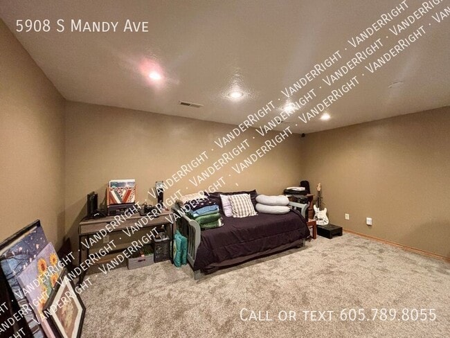 Building Photo - 5908 S Mandy Ave