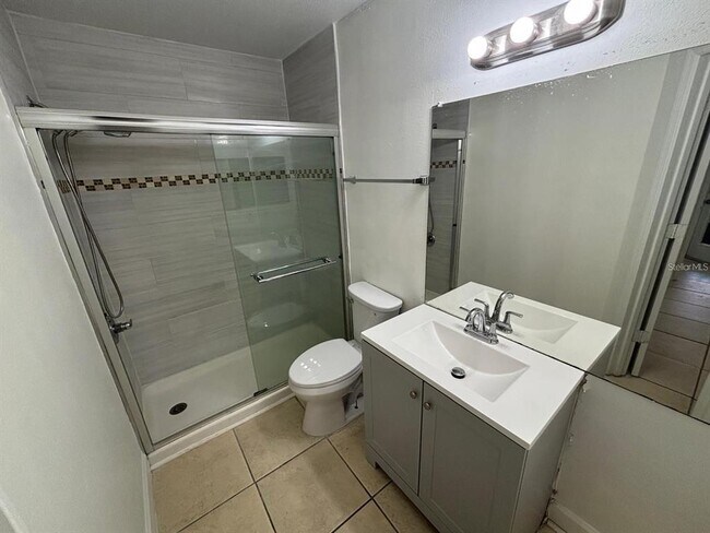 Building Photo - 433 Fountainhead Cir