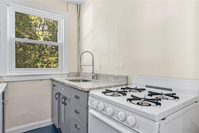 Building Photo - 266 Sayles Ave