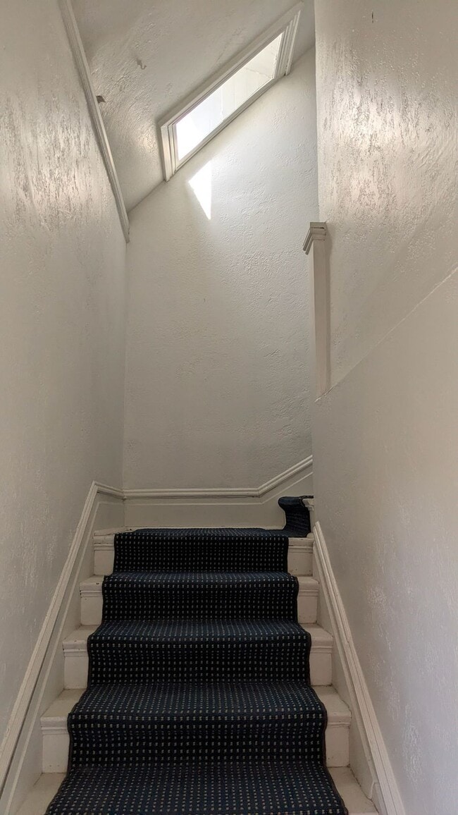 Building Photo - 125 H St