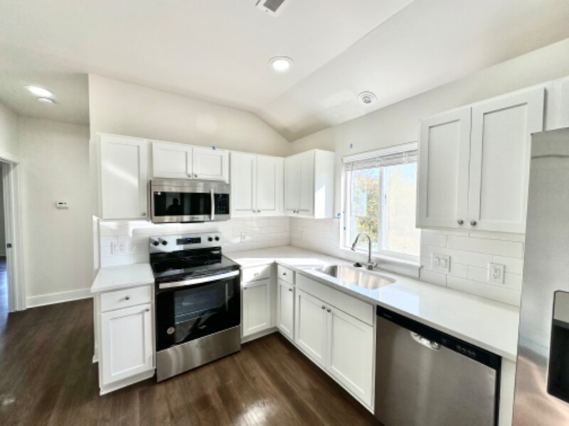 Building Photo - 1215 Corporate Dr