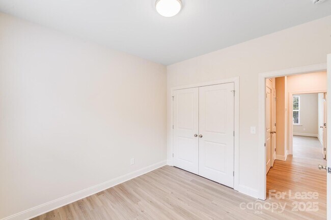 Building Photo - 645 Brookwood St