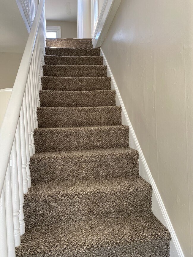 Building Photo - 3 BR, 1 BA House