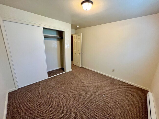 Building Photo - 1104 E 14th Ave