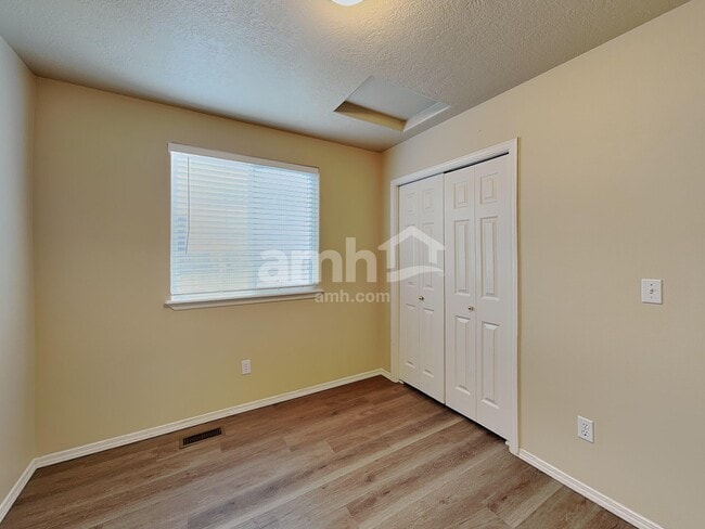 Building Photo - 684 E Full Moon St