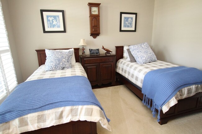 Building Photo - Beautiful Furnished Home Close to Bethany ...