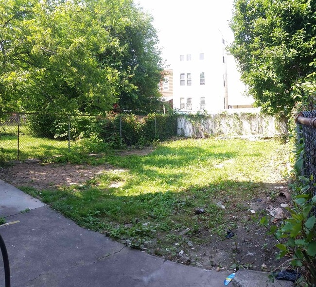 Building Photo - 166 Armstrong Ave