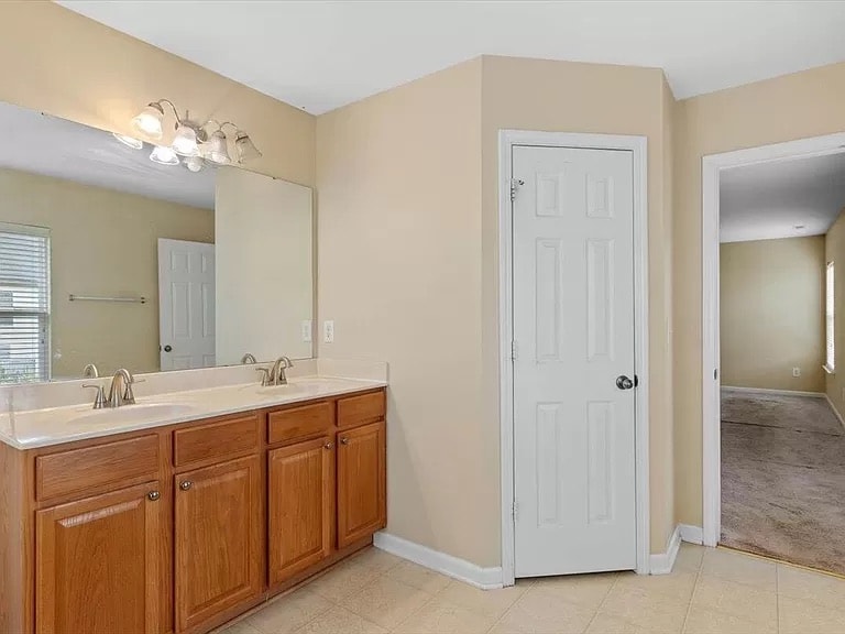 Building Photo - Room in House on Milpass Dr