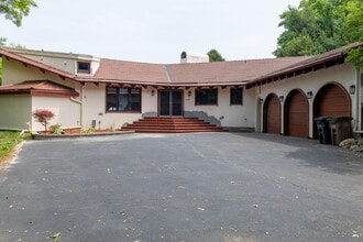 Building Photo - 1240 E Donges Ct