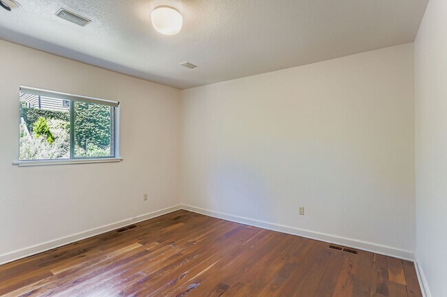 Building Photo - Laurelhurst View Home