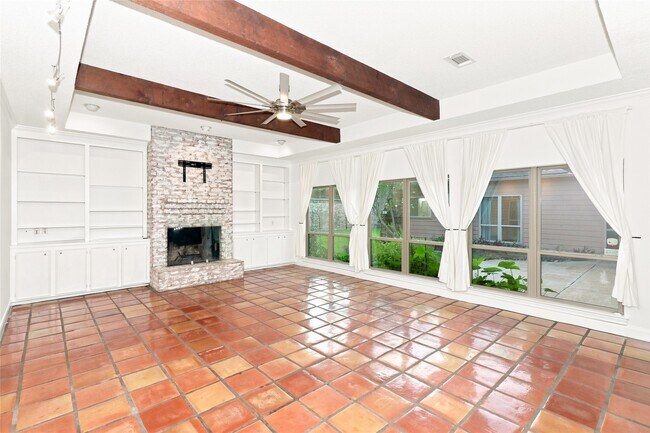 Building Photo - 2234 Foreland Dr