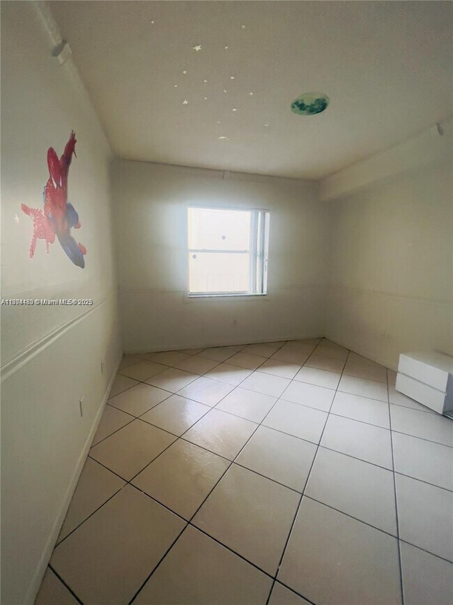 Building Photo - 1750 W 46th St