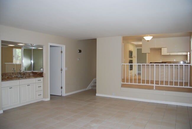 Building Photo - 4 Bedroom Home in Southwest Reno!
