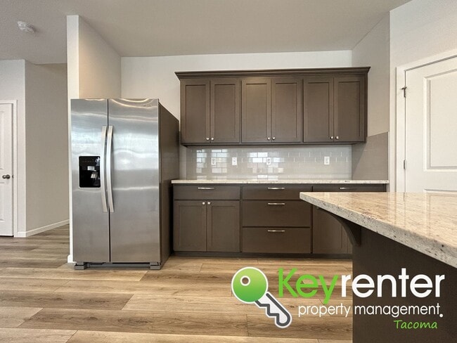 Building Photo - Must-have 3Bed/2.5Bath Lakewood Home