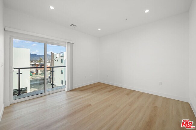 Building Photo - 4202 Willimet Ave