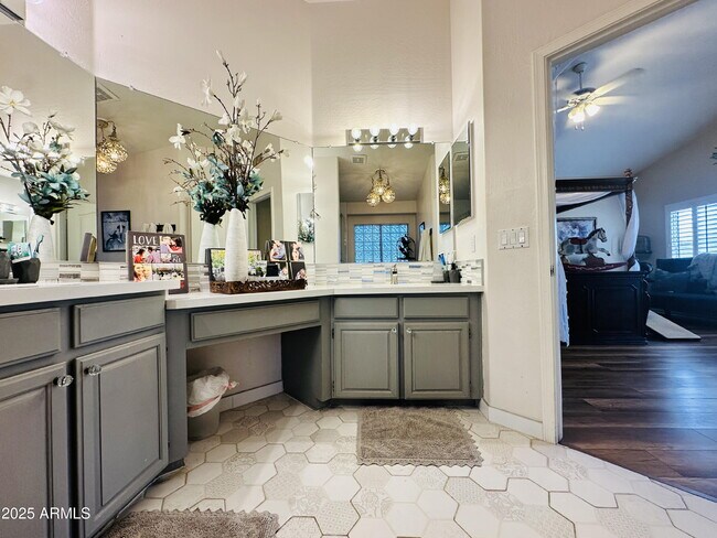 Building Photo - 727 W Mendoza Cir