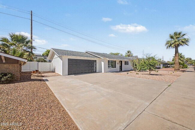 Building Photo - 8725 E Coronado Rd
