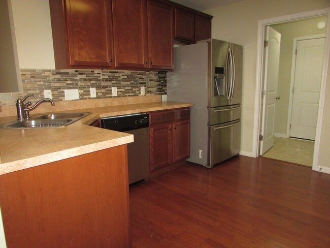 Building Photo - This property is located at The Villages at Mariner's Pointe - 3 Bedrooms  2 Baths  with 2 Car Ga...