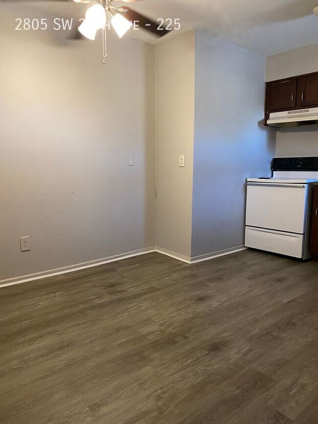 Building Photo - 2805 SW 28th Ave