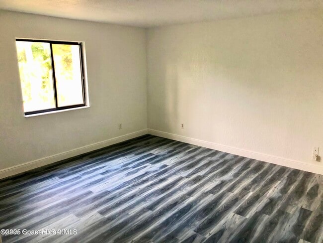 Building Photo - 2100 Forest Knoll Dr NE