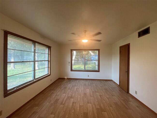 Building Photo - 106 Jane Dr