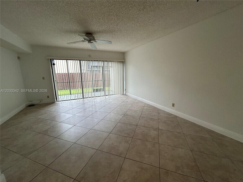 Building Photo - 4401 SW 70th Ter
