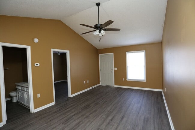 Building Photo - 2 Bedroom at Stadium Walk