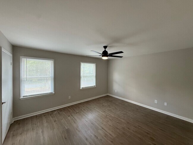 Building Photo - 542 Greentree Terrace