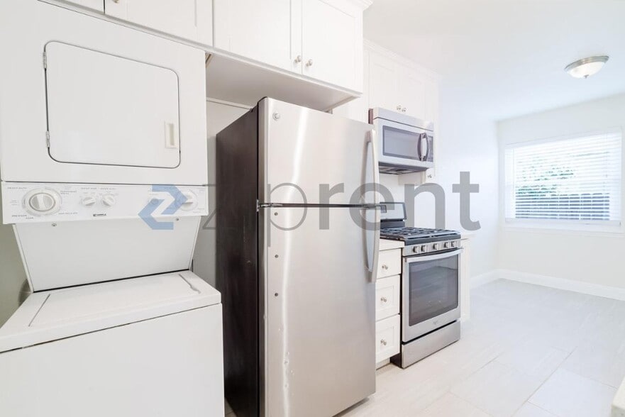 Building Photo - Unit 1