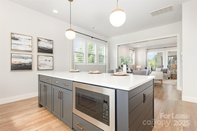 Building Photo - 2523 Irwin Strm Rd