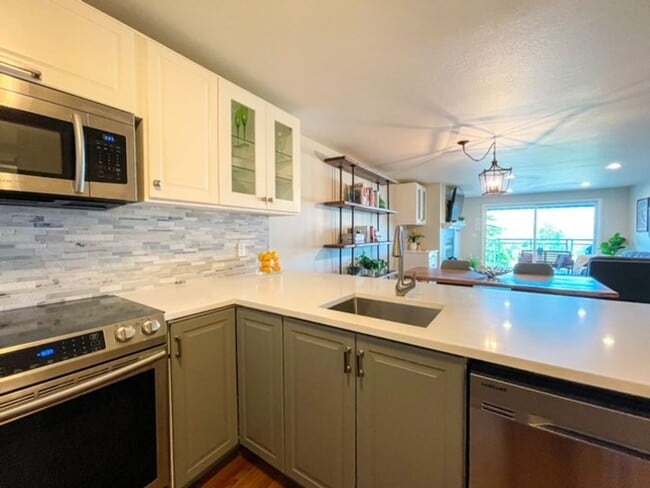 Building Photo - 2b/2ba Seattle House