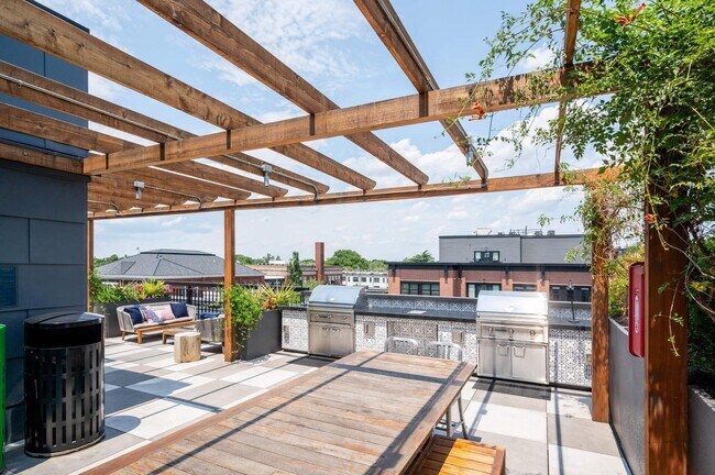 Building Photo - 1339 E St SE