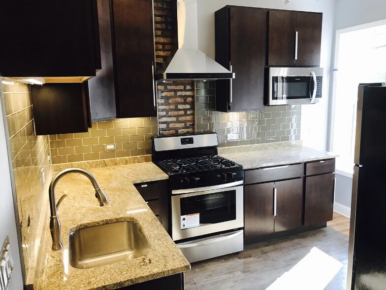 Building Photo - 10450-10452 S Maryland Ave