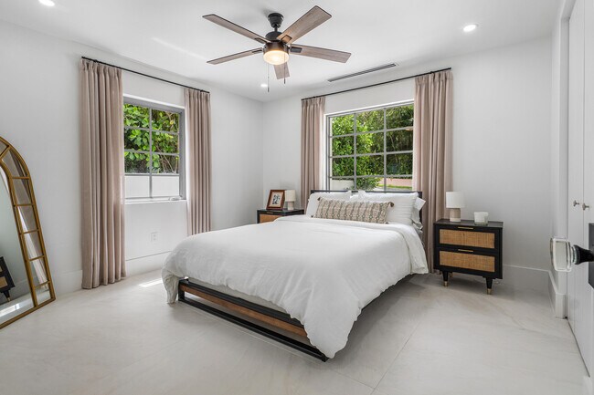 Building Photo - 2330 Lake Ave