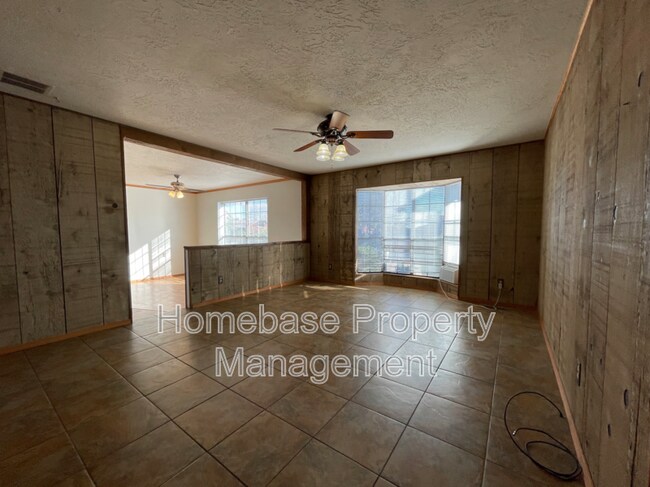 Building Photo - 2600 E Cliffside Dr