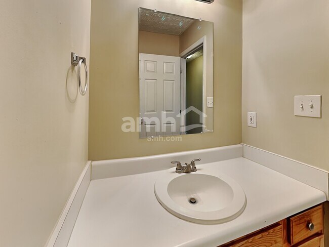 Building Photo - 7019 Beaverwood Dr