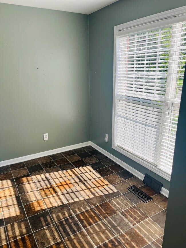 Building Photo - Spacious 3-Bedroom Home in Sought-After Be...