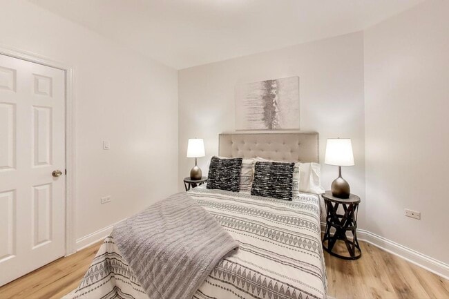 Building Photo - 6170 N Winchester Ave