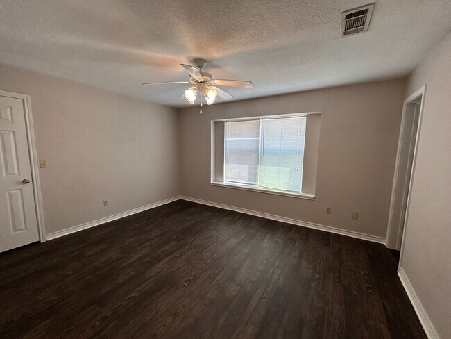 Building Photo - 2507 Pascal Ct