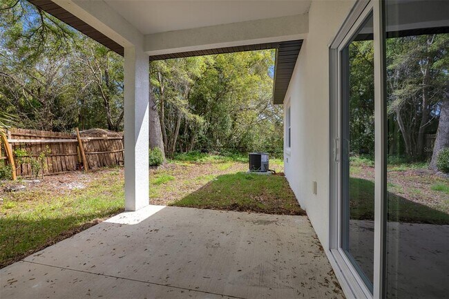 Building Photo - 1221 SW 5th St