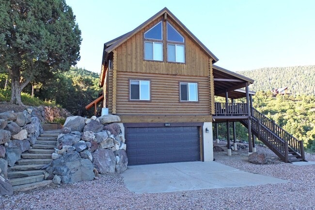 Building Photo - Cabin in Cedar Highlands
