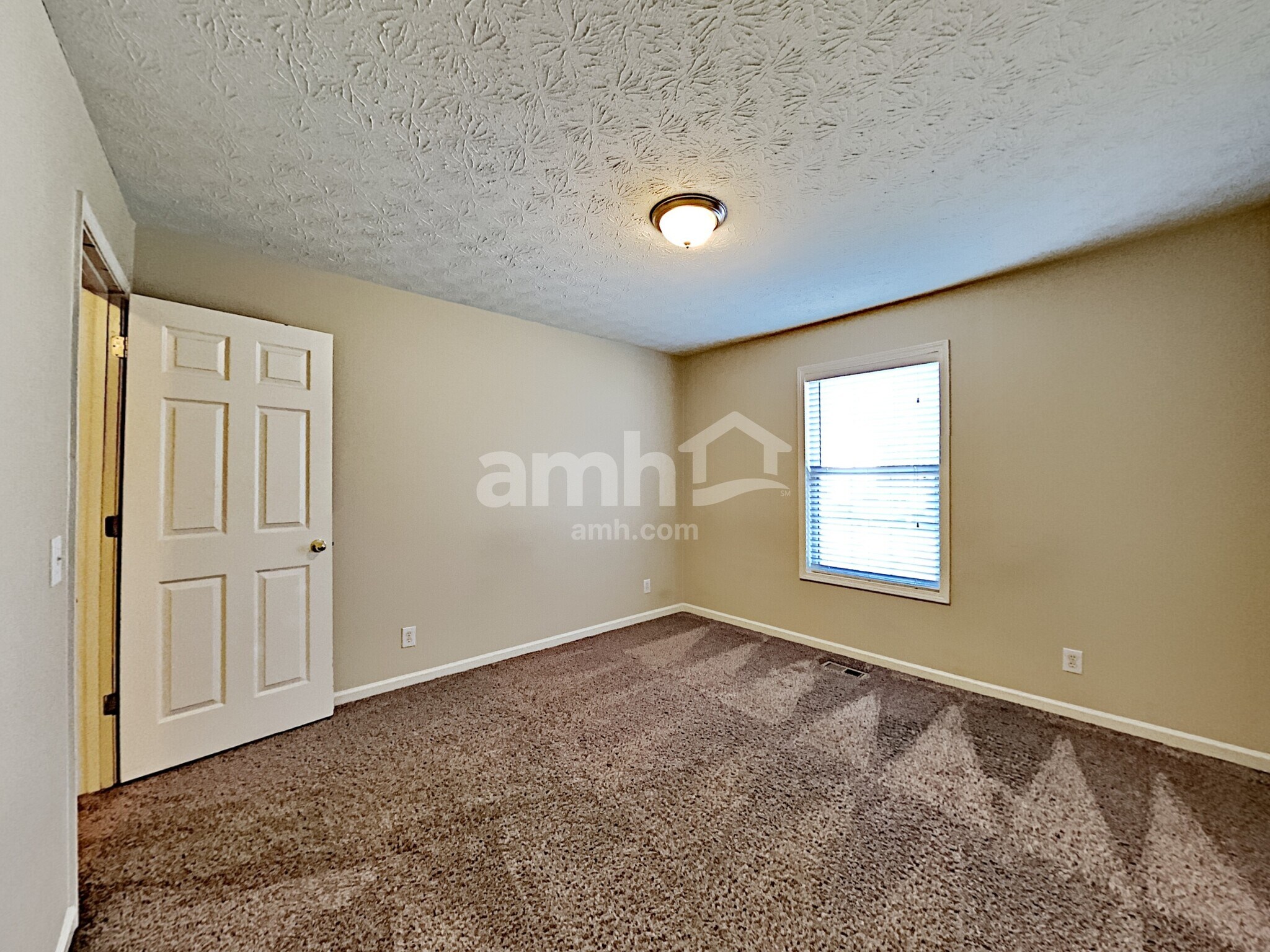 Building Photo - 624 Glendale Forest Dr