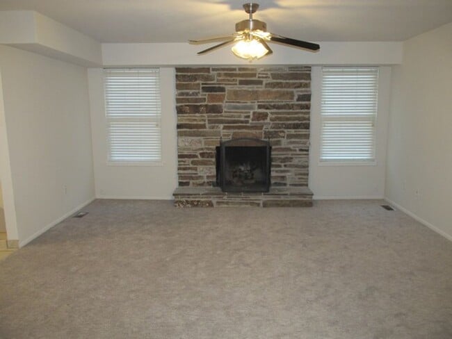 Building Photo - Great Holladay Townhome