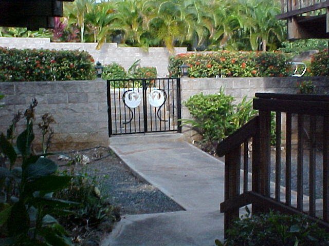 Building Photo - Very private, gated, mostly furnished Maui...