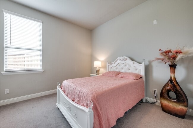 Building Photo - 9767 Maple Hill Ln