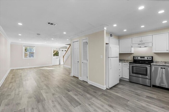Building Photo - 8 Captain Cook Ln