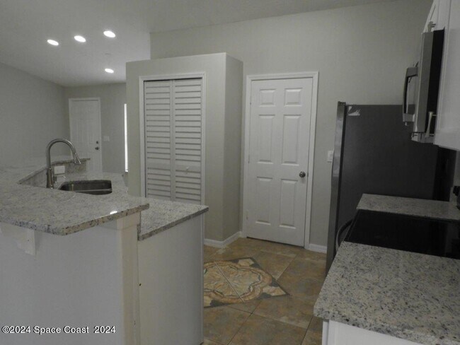 Building Photo - 3235 Forghun Ave SE